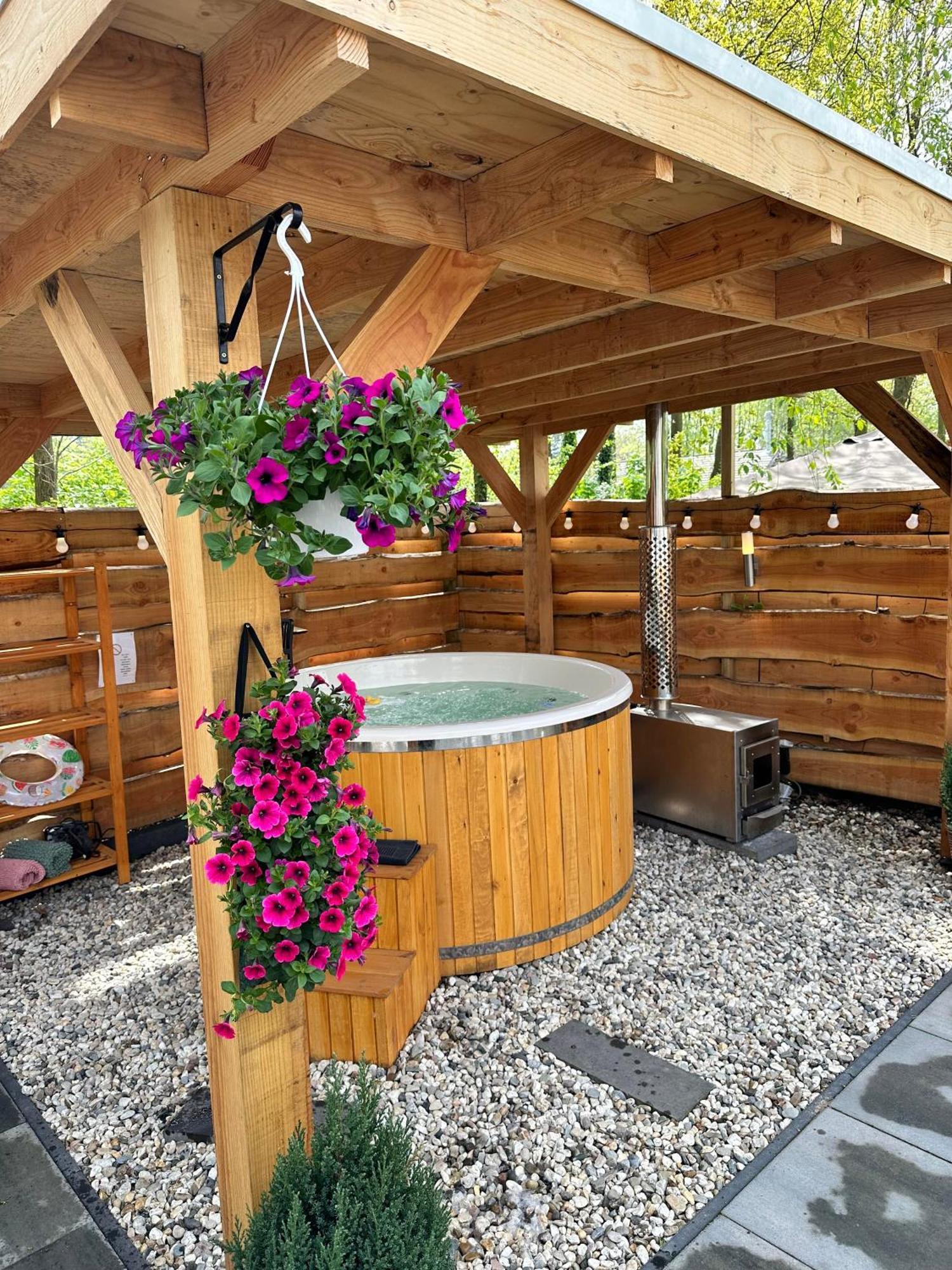 Chalet Harmony Prive Wellness Putten Ruang foto